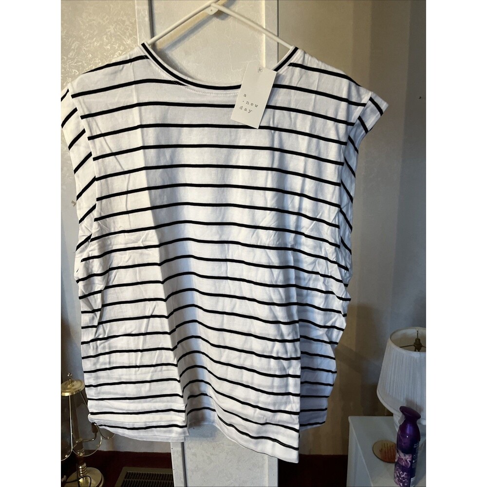 A New Day Women’s Black And White Sleeveless Top Size 1X